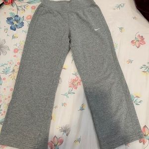 Girls grey Nike sweatpants